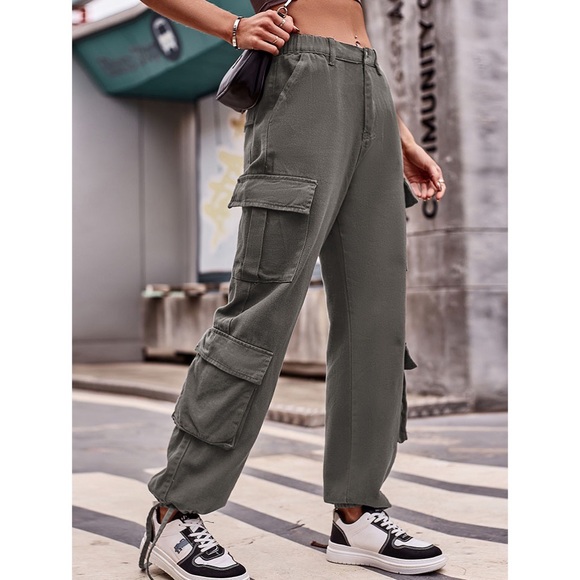 NWT Elastic Waist Cargo Jeans - Multiple Colors Available! - Picture 5 of 7